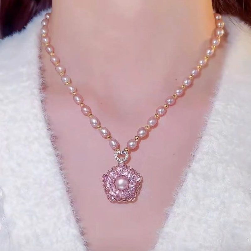 Rotating Pearl Necklace