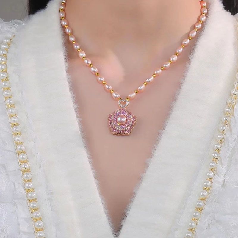 Rotating Pearl Necklace